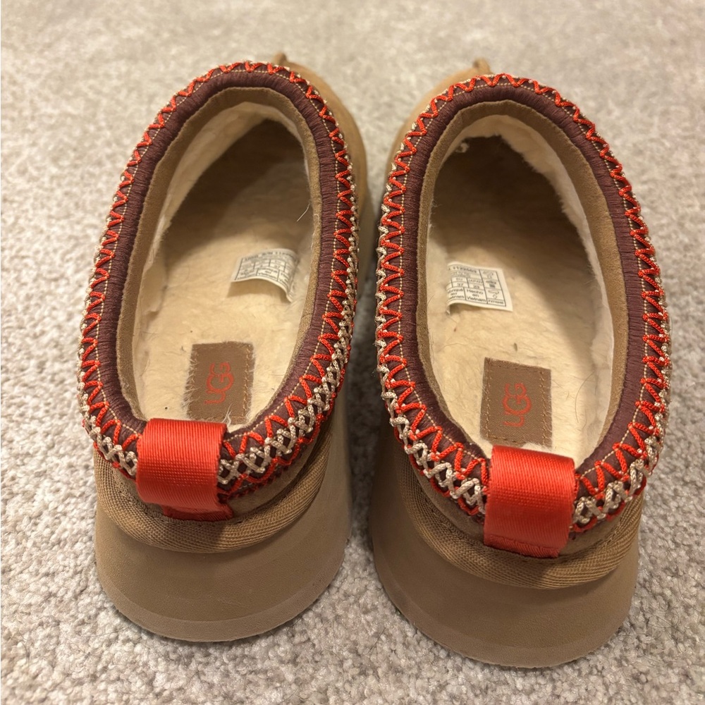 UGG Tazz II Suede Platform with Red Trim - Picture 5 of 8